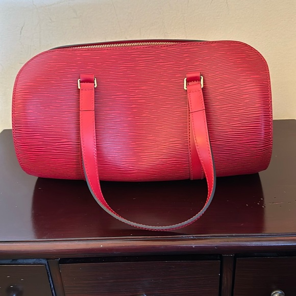 Louis Vuitton Handbags - Louis Vuitton red epi bag. EUC!